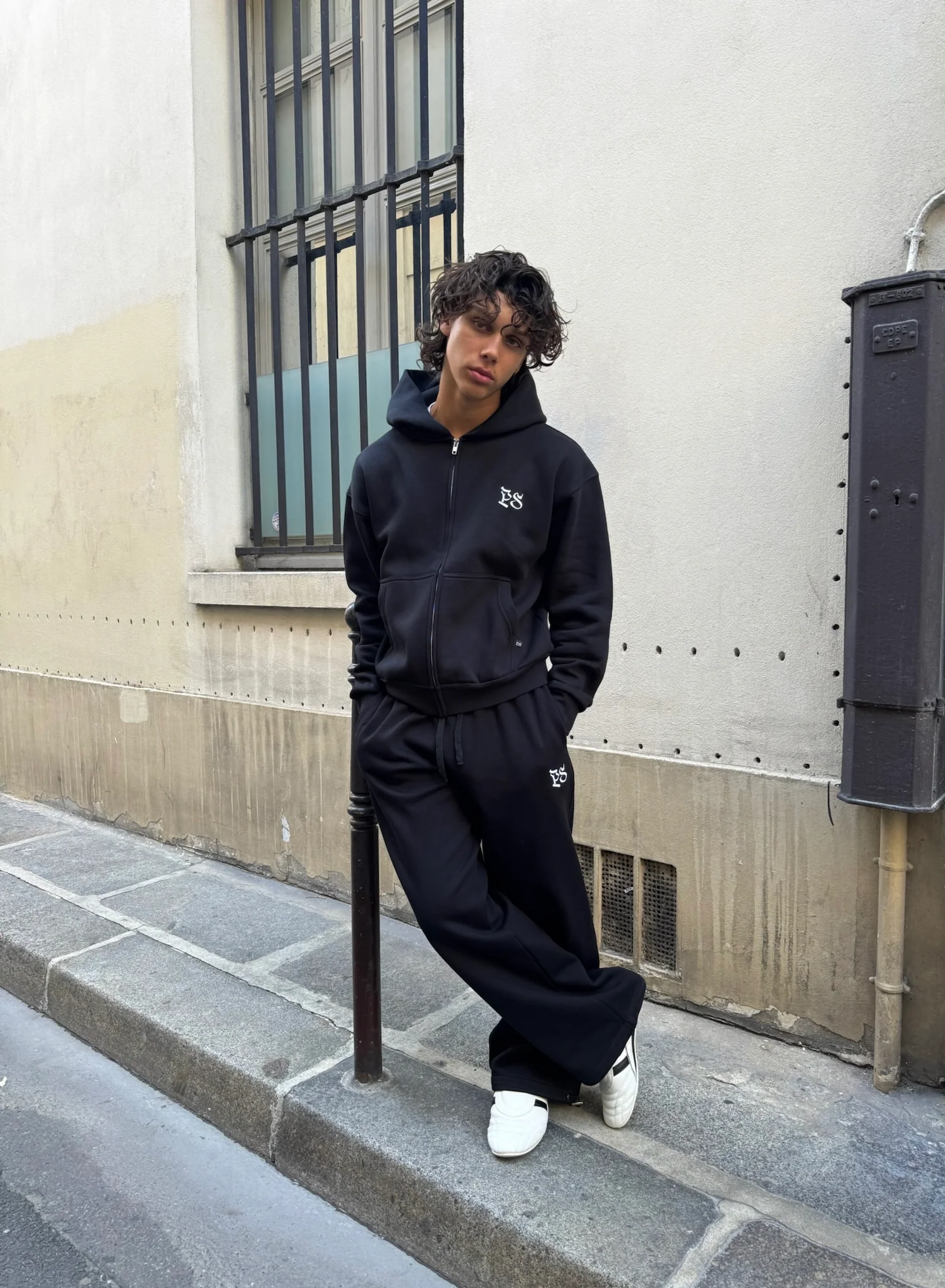 BLACK ZIP-HOODIE - Image 4